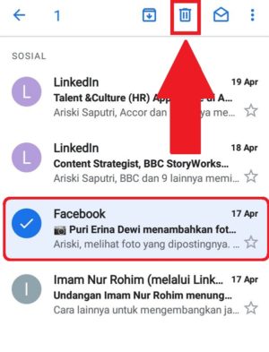 klik-tahan email untuk menghapus satu pesan