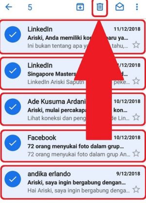 klik-tahan secara berulang di setiap email untuk menghapus beberapa pesan