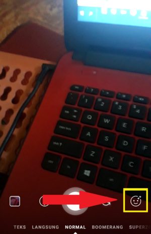 Cara menggunakan Filter Instagram tanpa follow akun 2 pilih icon wajah di samping tombol kamera