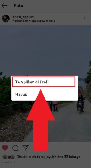 Pilih "Tampilkan di profil" untuk mengembalikan postingan ke timeline profil