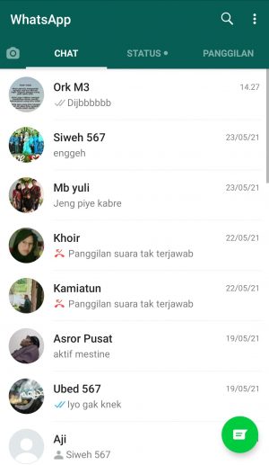 Cara membuat tulisan kecil di WhatsApp 4 pilih salah satu kontak