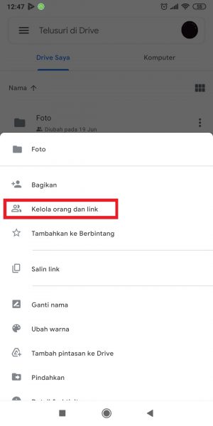 Tap "Kelola orang dan link". 