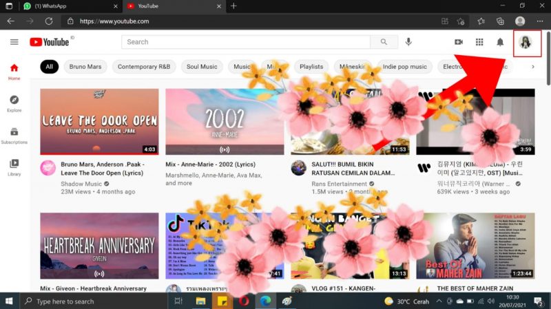 Cara mengaktifkan Dark mode di Youtube 7 Pilih dan tekan "profil"