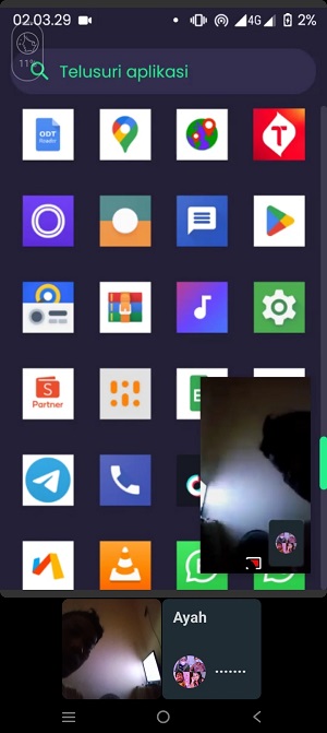 Tampilan layar di hp lawan bicara.