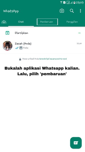 bukalah aplikasi Whatsapp. lalu, pilih 'Pembaruan'