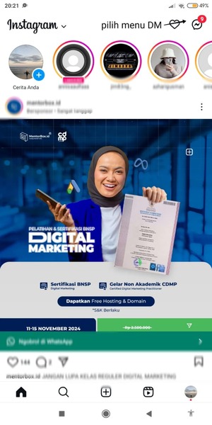 Buka aplikasi Instagram. Pastikan aplikasi kamu sudah terupdate ke versi yang terbaru. Pilih menu DM di pojok kanan atas.